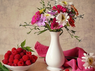 Flower Vase wallpaper 320x240