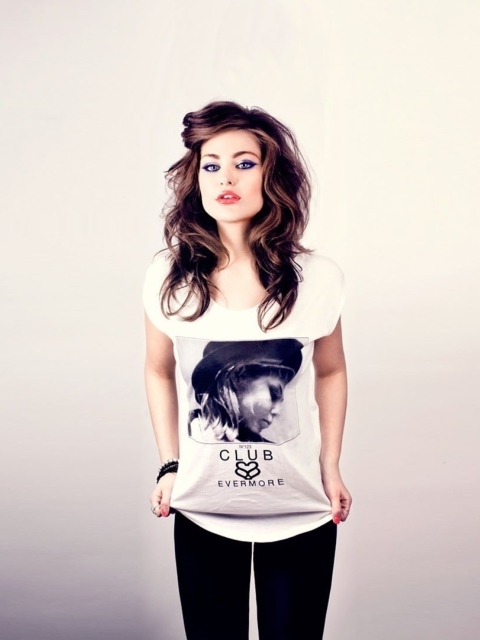 Обои Brunette Model In Funky T-Shirst 480x640