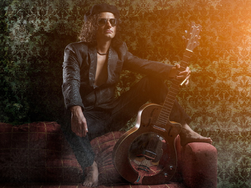 Musician and Guitar screenshot #1 800x600