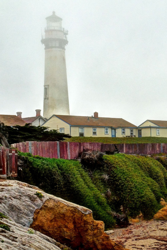 Lighthouse in Spain wallpaper 640x960