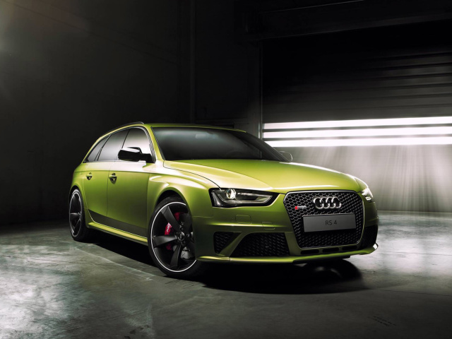 Fondo de pantalla Audi RS4 Avant 2015 640x480
