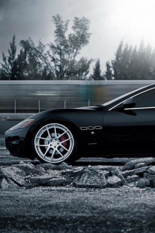 Maserati GranTurismo wallpaper 320x480