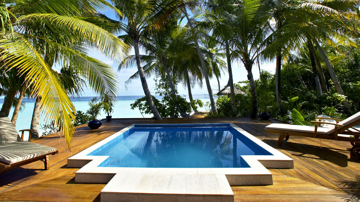 Обои Swimming Pool on Tahiti 1366x768