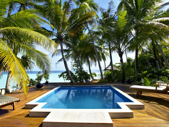Das Swimming Pool on Tahiti Wallpaper 640x480
