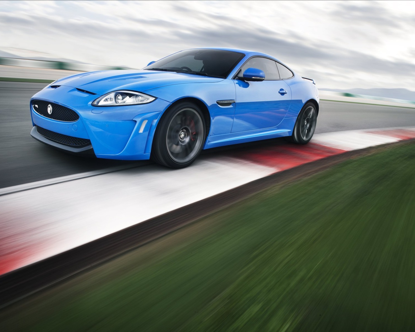 Jaguar XK wallpaper 1600x1280