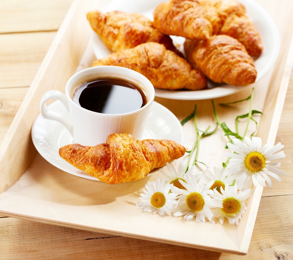 Das Breakfast with Croissants Wallpaper 960x854