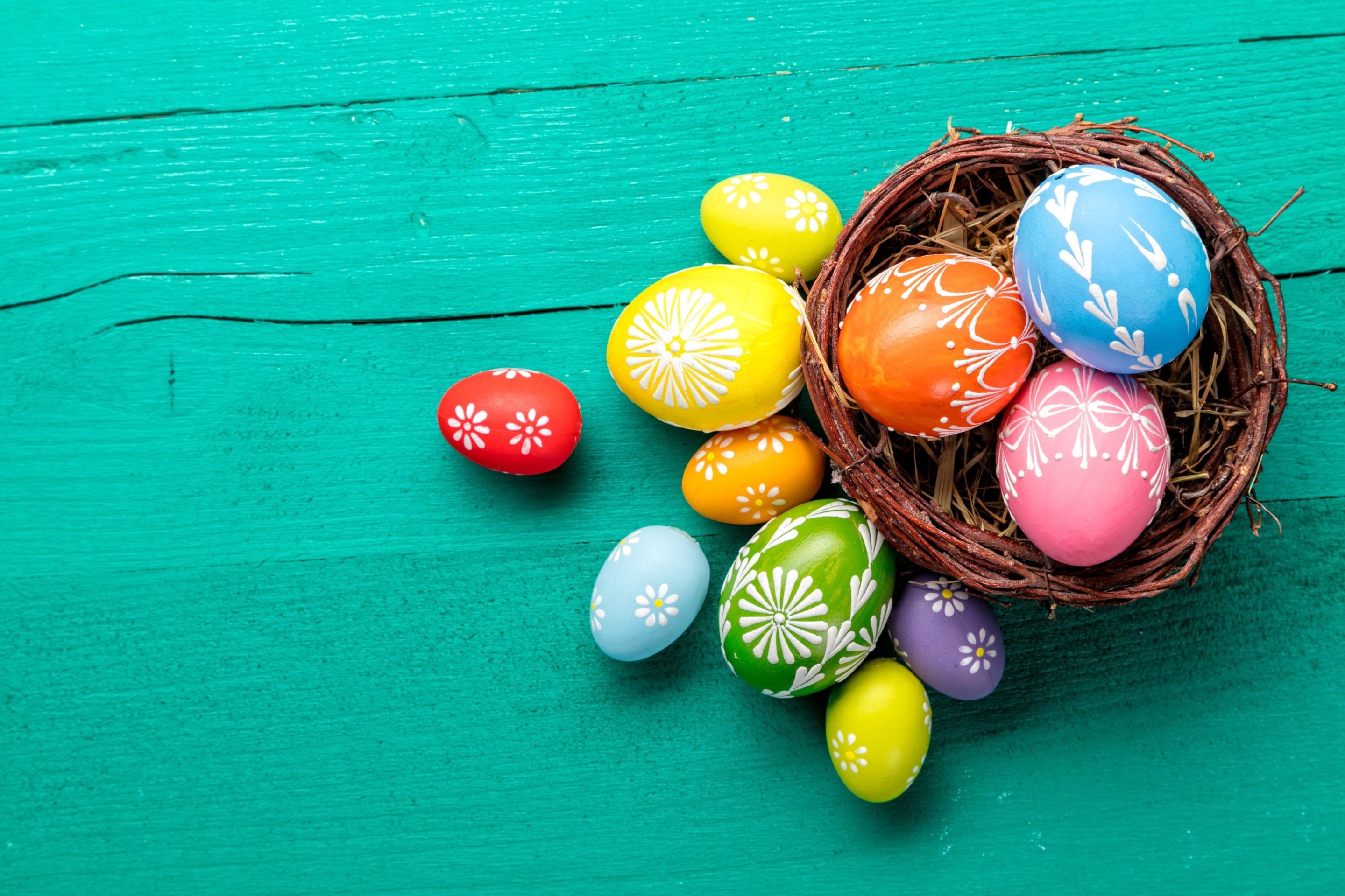 Dyed easter eggs wallpaper 2880x1920