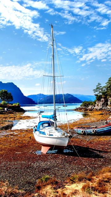 Boat in Alaska wallpaper 360x640