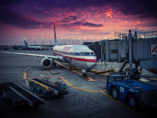 American Airlines Boeing wallpaper 320x240