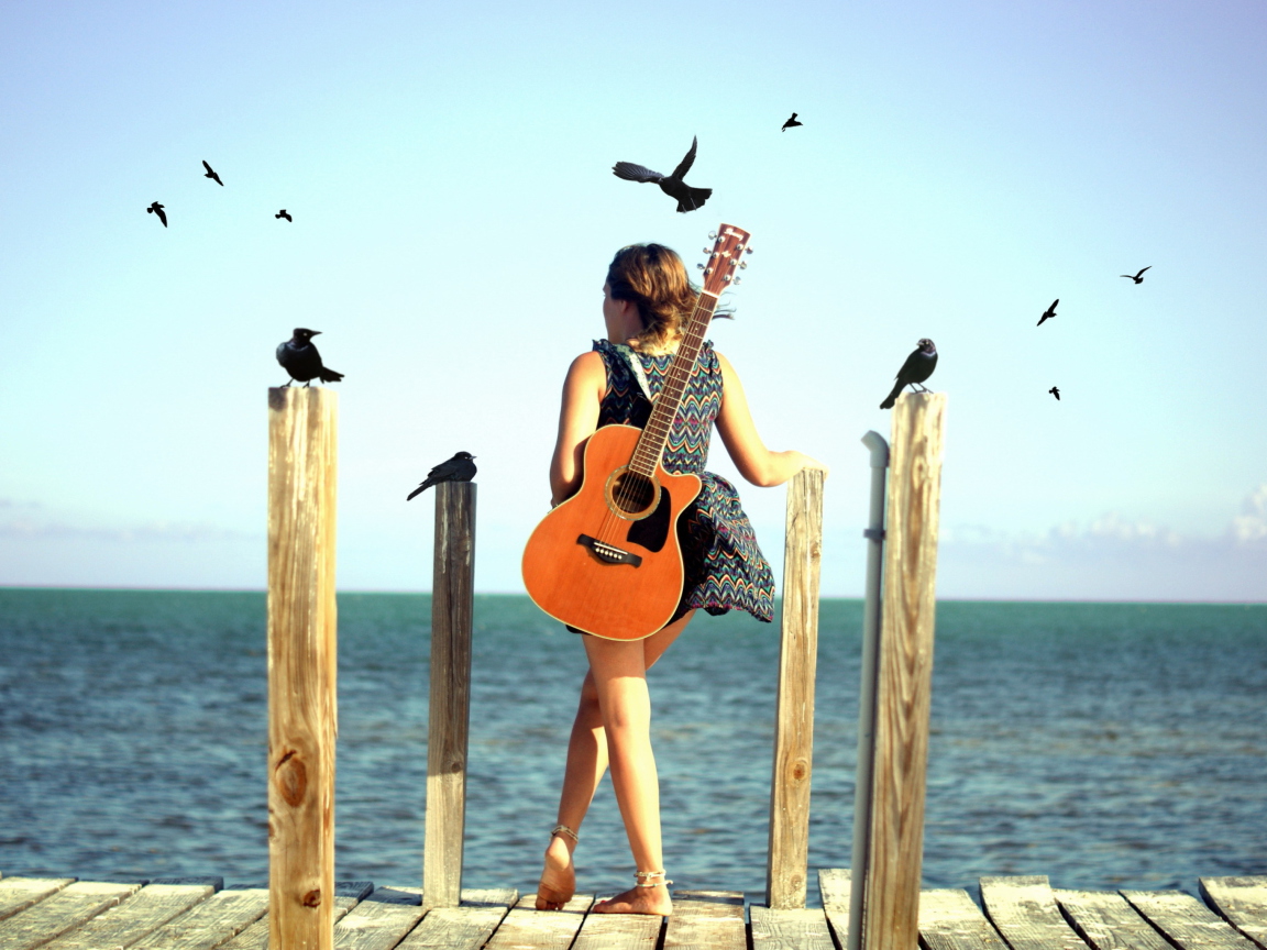 Sfondi Girl With Guitar On Sea 1152x864