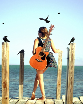 Kostenloses Girl With Guitar On Sea Wallpaper für iPod touch 4