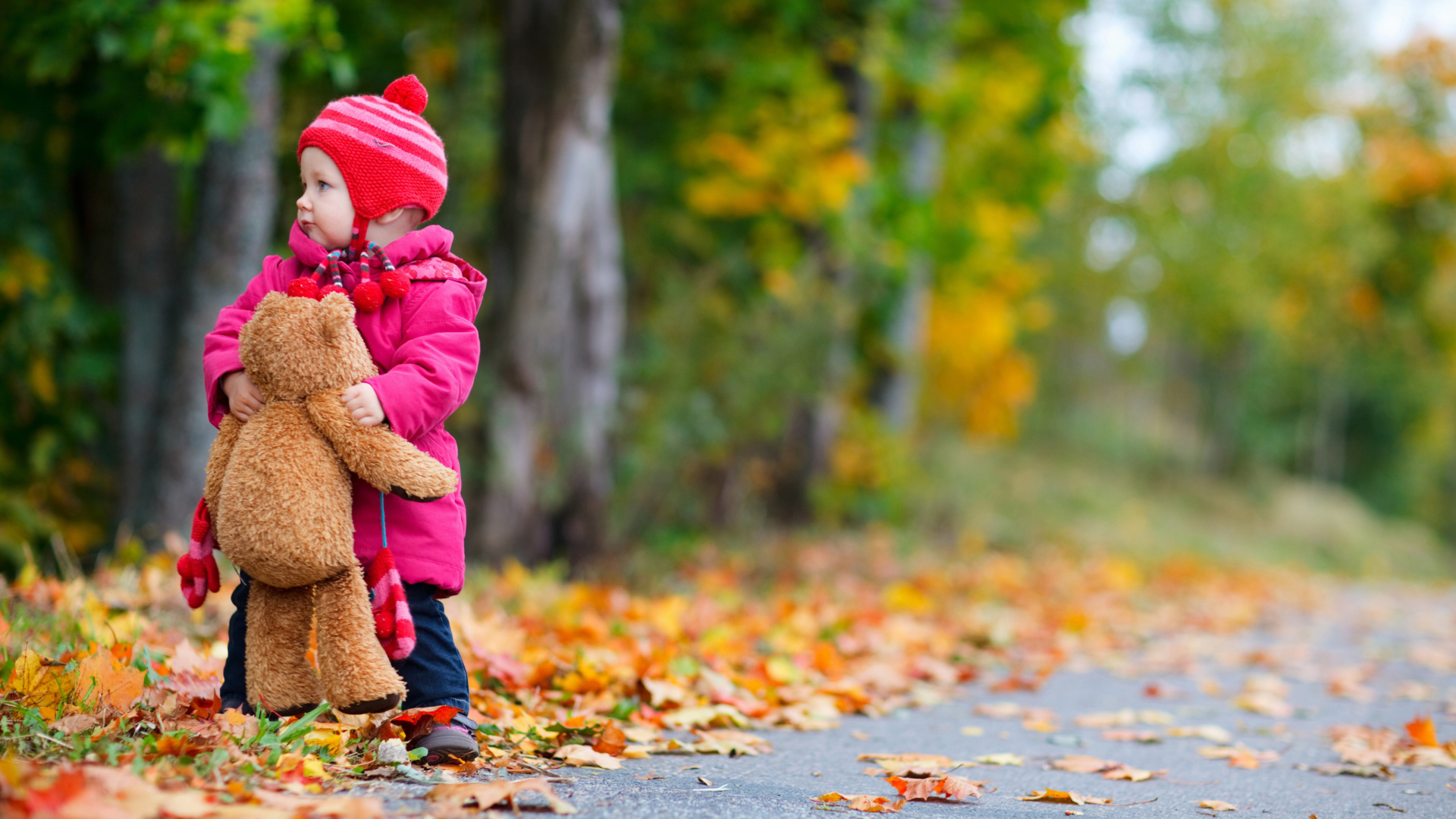 Sfondi Little Child With Teddy Bear 1920x1080