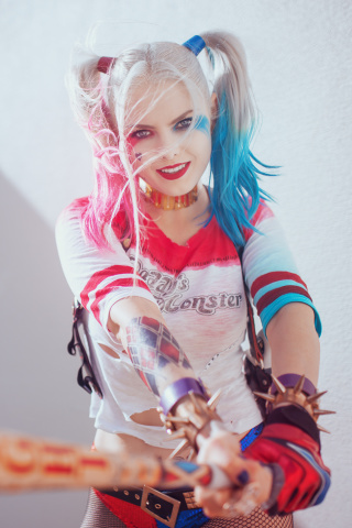 Harley Quinn Cosplay wallpaper 320x480