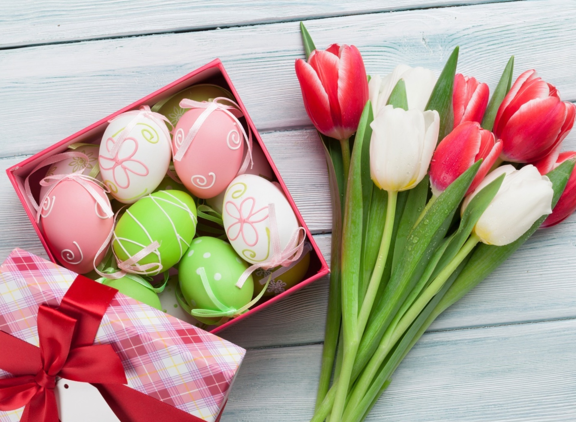 Das Easter Tulips Decoration Wallpaper 1920x1408