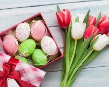 Easter Tulips Decoration wallpaper 220x176