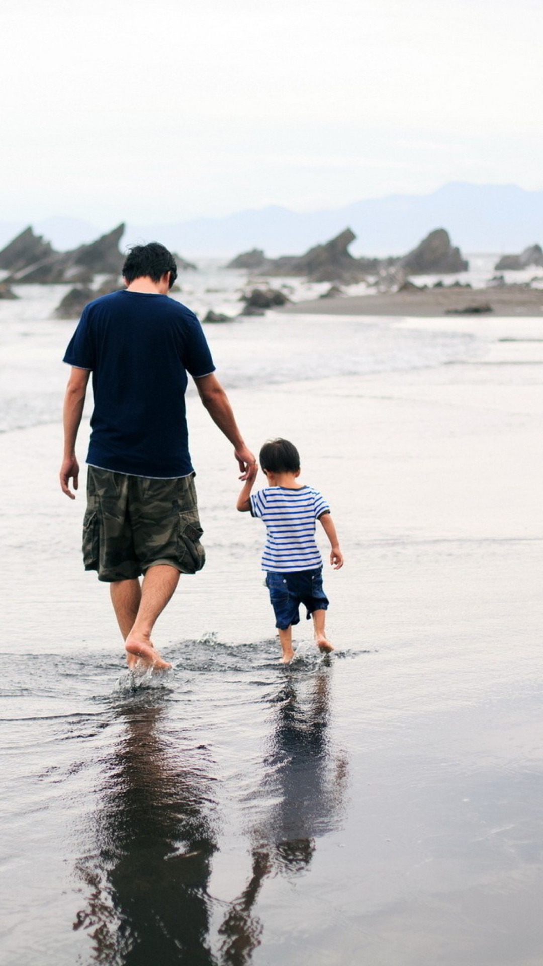 Das Father And Child Walking By Beach Wallpaper 1080x1920