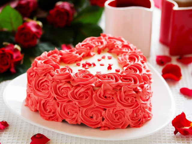 Fondo de pantalla Sweet Red Heart Cake 640x480