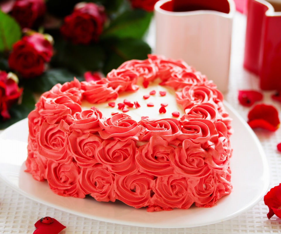 Обои Sweet Red Heart Cake 960x800