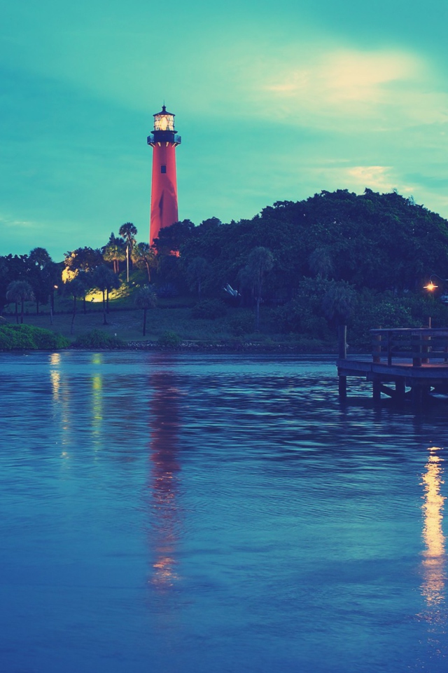 Lighthouse At Twilight screenshot #1 640x960