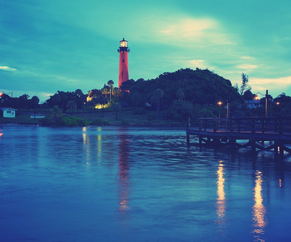 Das Lighthouse At Twilight Wallpaper 960x800