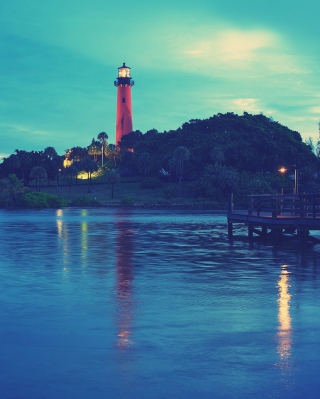 Kostenloses Lighthouse At Twilight Wallpaper für iPhone 4