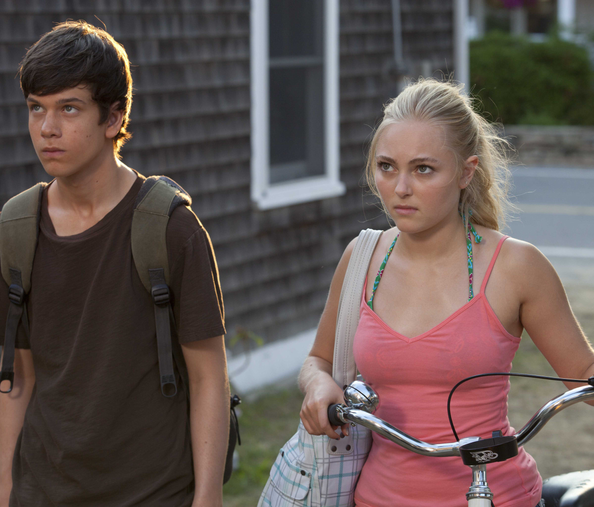 Обои The Way, Way Back with AnnaSophia Robb and Liam James 1200x1024