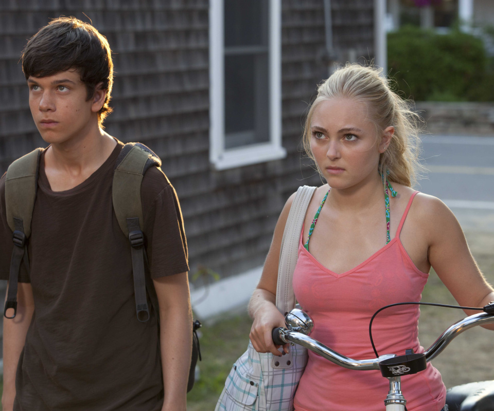 Обои The Way, Way Back with AnnaSophia Robb and Liam James 960x800