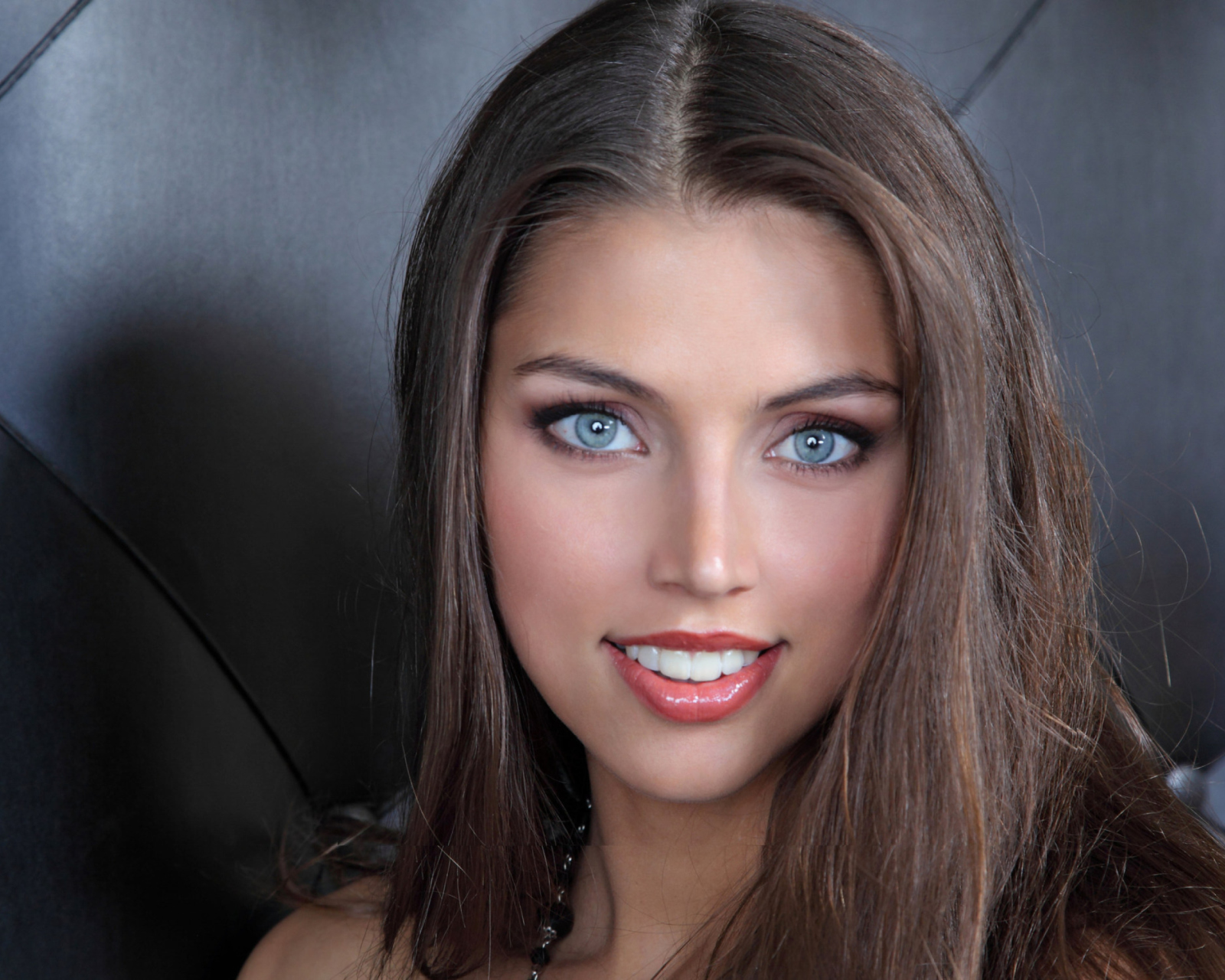 Fondo de pantalla Model Valentina Kolesnikova 1600x1280