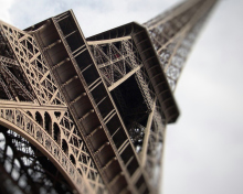 Das Eiffel Tower Paris Wallpaper 220x176