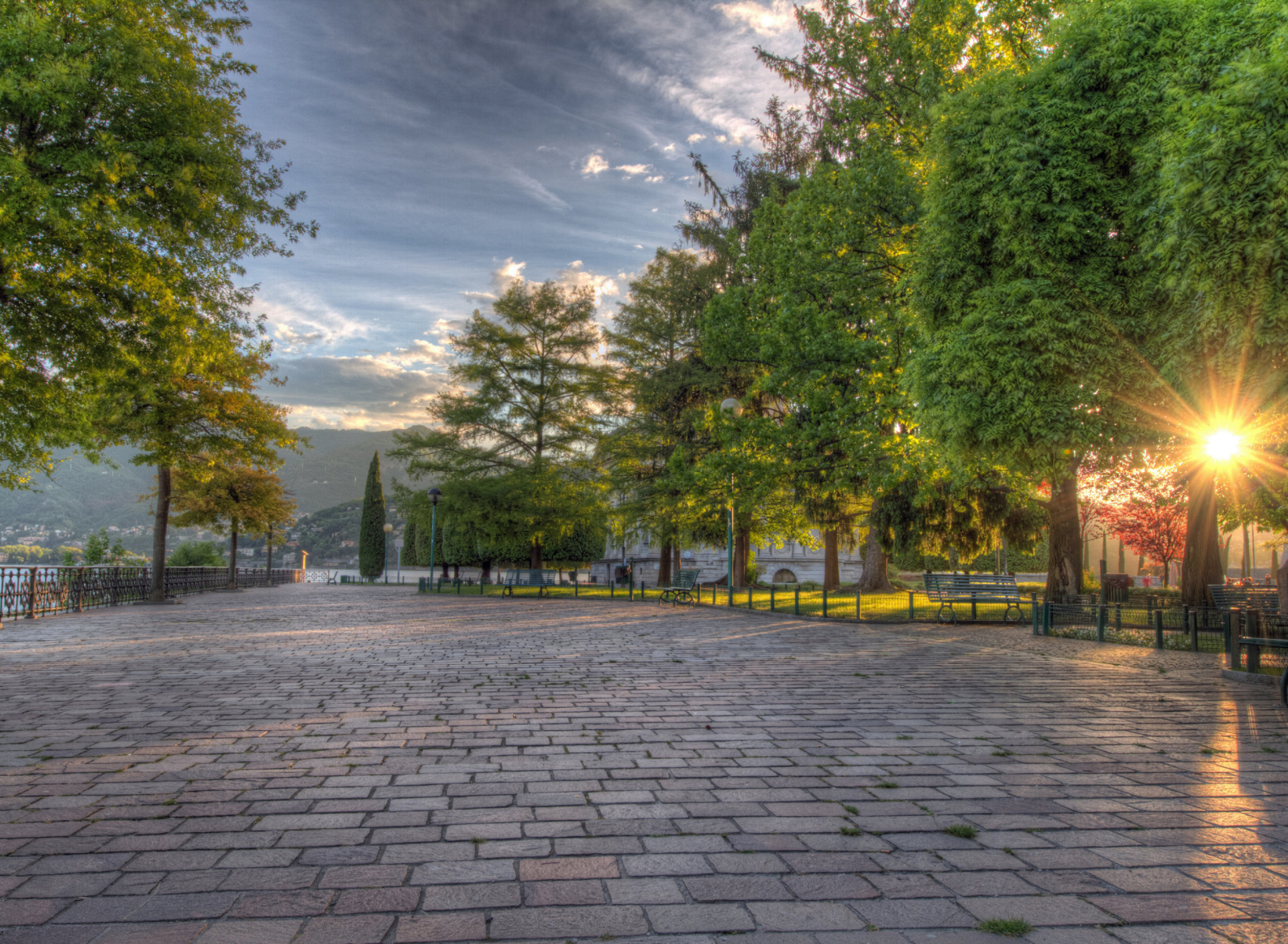 Das Lake Como in Lombardia Area Wallpaper 1920x1408