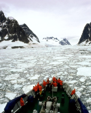 Antarctic Travel sfondi gratuiti per iPhone 4S