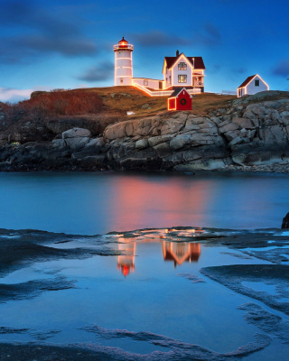 Free Lighthouse Night Light Picture for 240x320