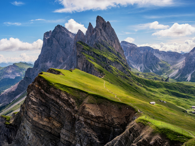 Das Parco Naturale Puez Odle Dolomites South Tyrol in Italy Wallpaper 640x480