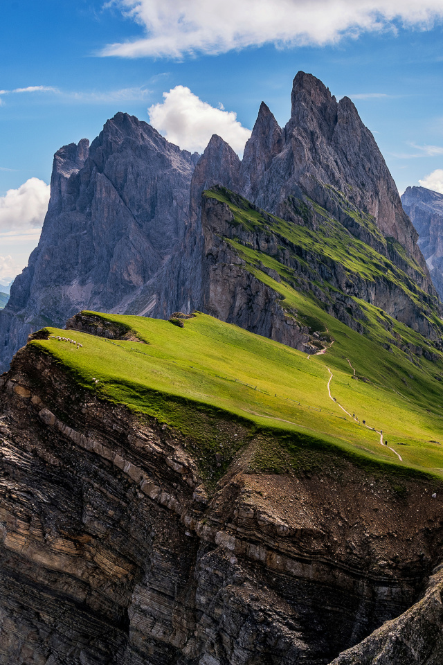 Fondo de pantalla Parco Naturale Puez Odle Dolomites South Tyrol in Italy 640x960