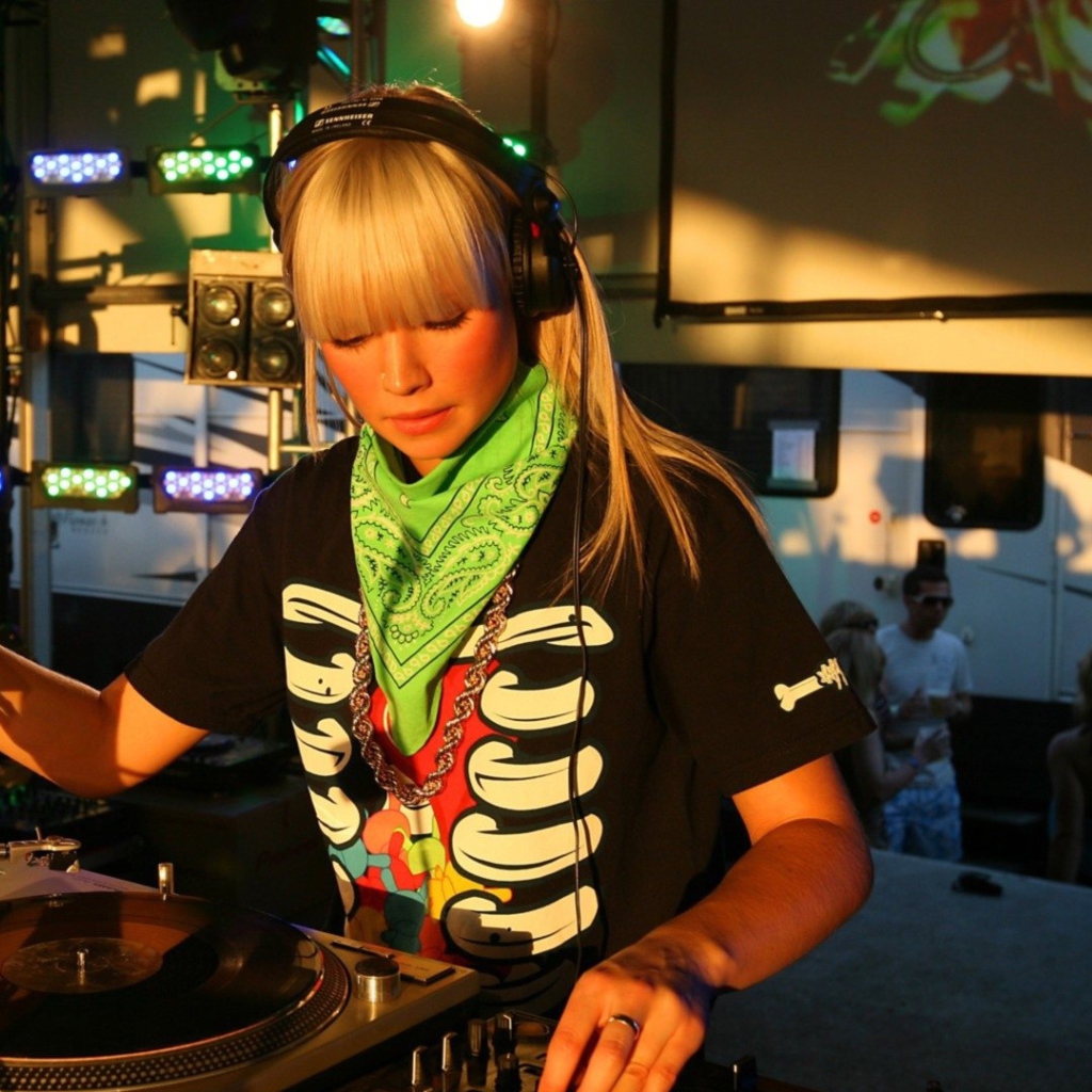 Sfondi Nightclub B-style DJ 1024x1024