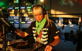 Nightclub B-style DJ - Obrázkek zdarma pro Nokia Asha 302