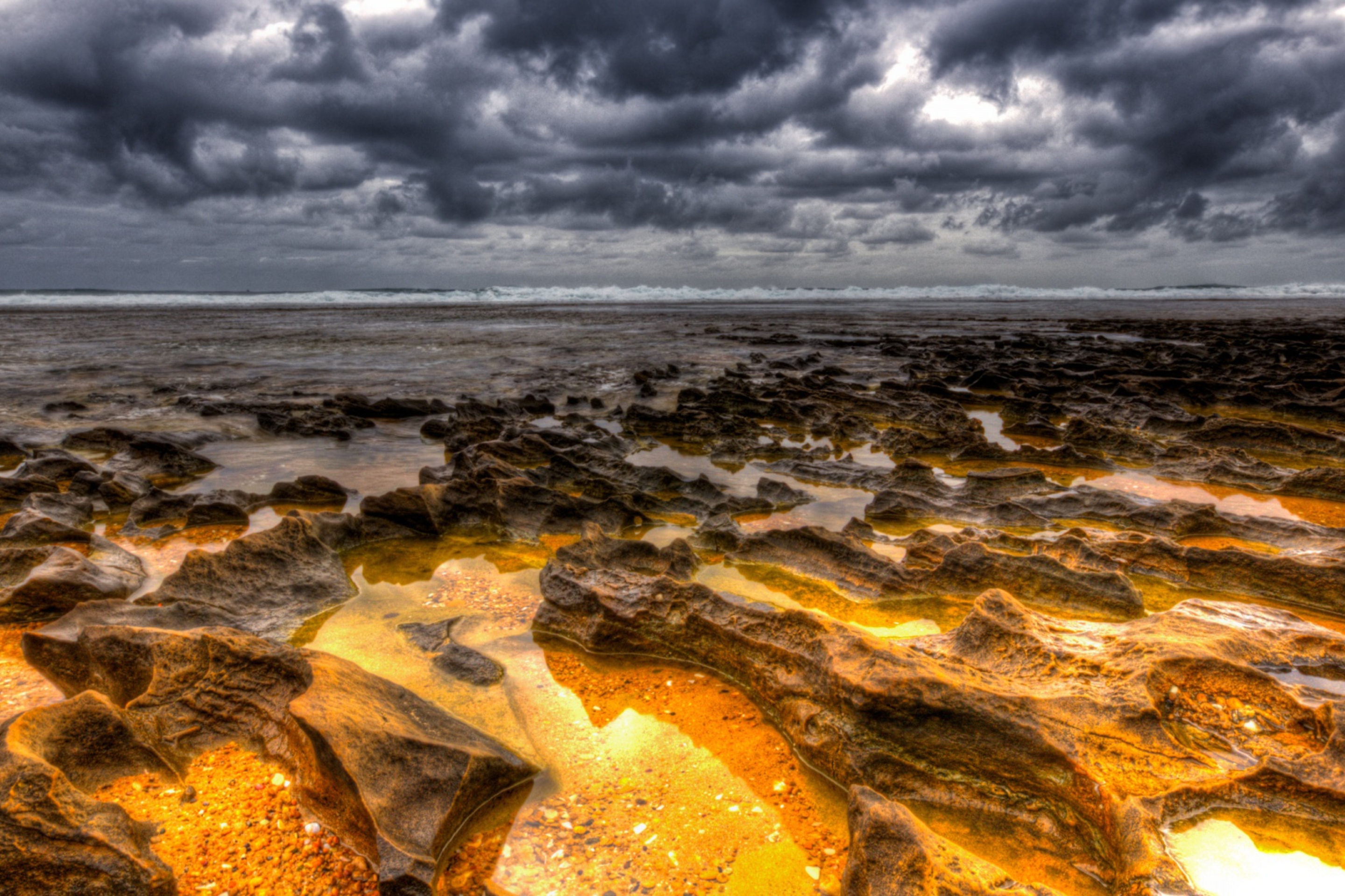 Das Hdr Dark Clouds And Gold Sand Wallpaper 2880x1920