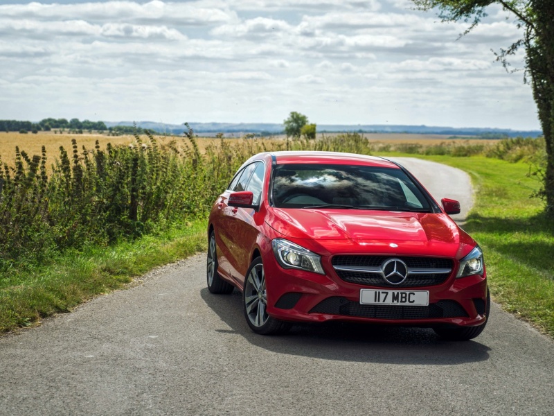 Sfondi Mercedes Benz C63 AMG 800x600