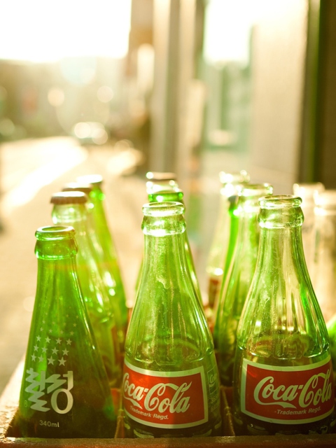 Fondo de pantalla Coca Cola Bottles 480x640