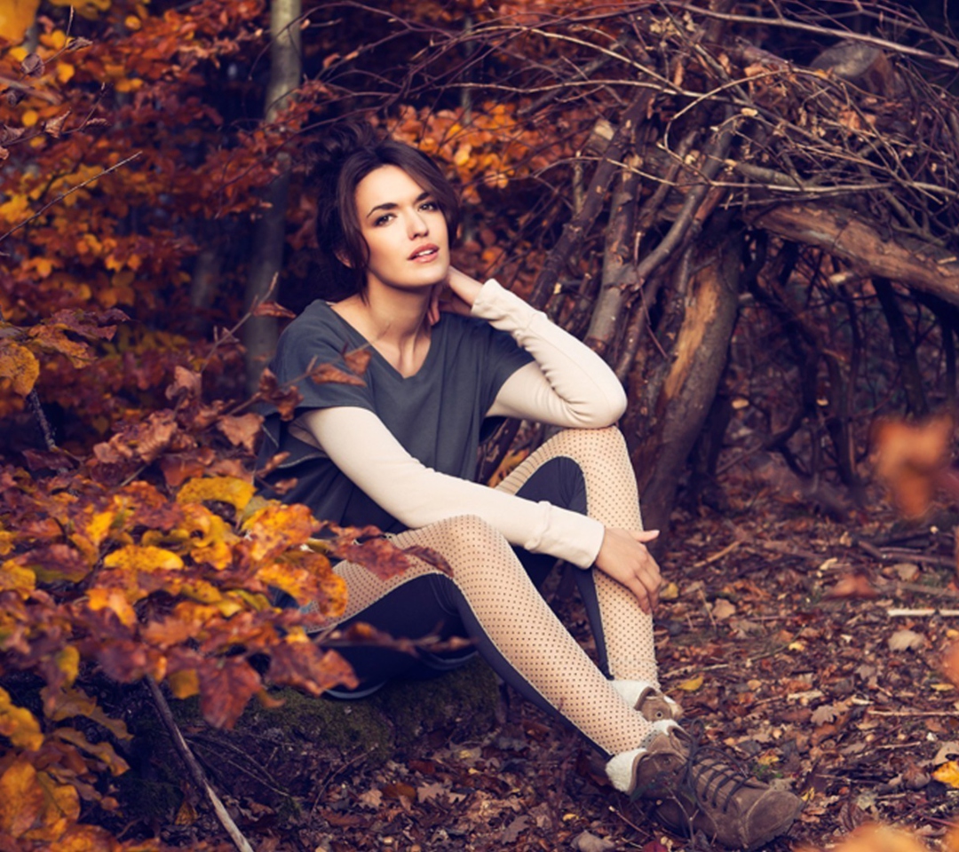 Обои Girl In Autumn Forest 1080x960