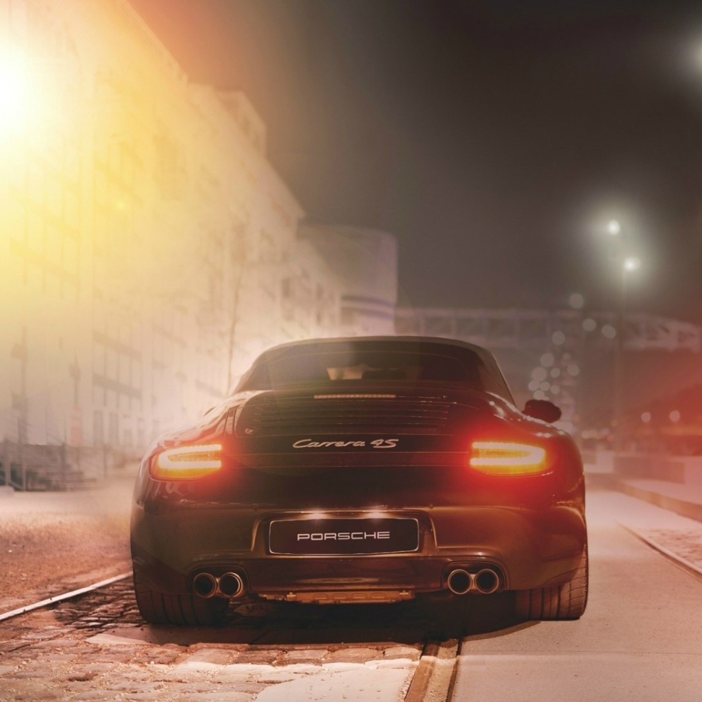 Fondo de pantalla Black Porsche Carrera At Night 1024x1024