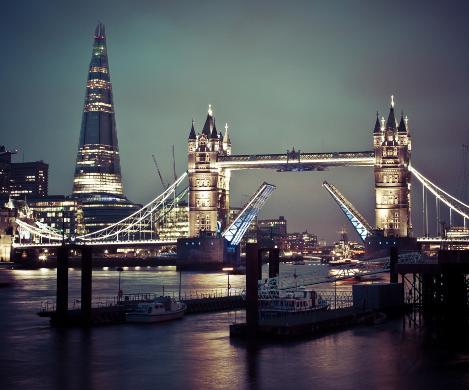 Das Tower Bridge Of London And The Shard Skyscraper Wallpaper 960x800