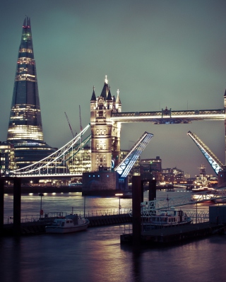 Tower Bridge Of London And The Shard Skyscraper - Obrázkek zdarma pro 132x176