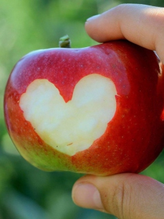 Das Heart On Apple Wallpaper 240x320
