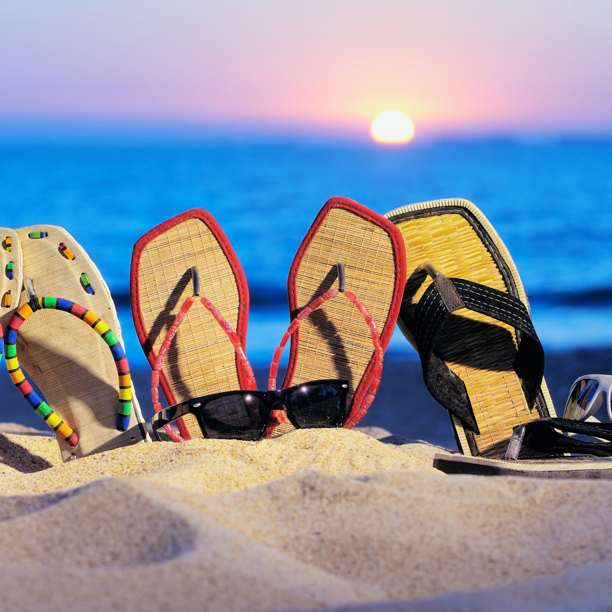 Fondo de pantalla Beach Slippers 2048x2048