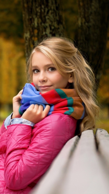 Beautiful Blonde In Park wallpaper 360x640