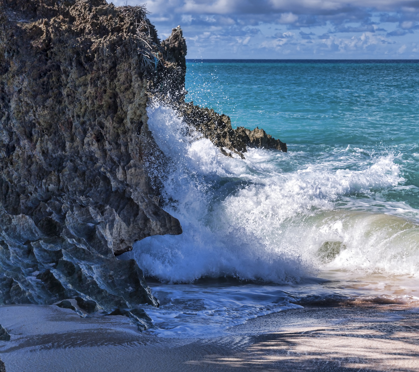 Обои Rocks And Ocean Waves 1440x1280