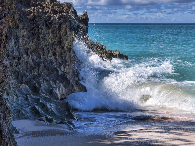 Rocks And Ocean Waves screenshot #1 640x480