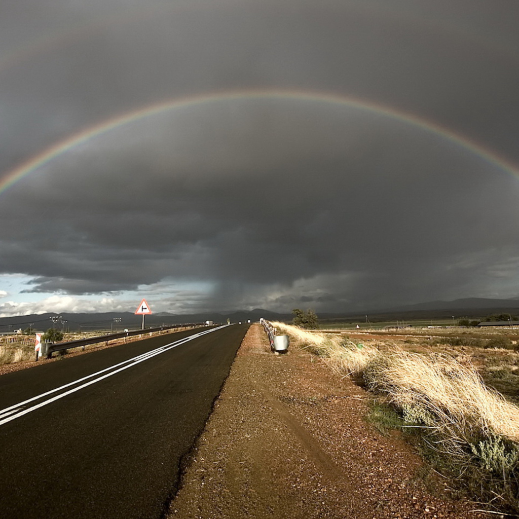 Fondo de pantalla Double Rainbow And Road 1024x1024