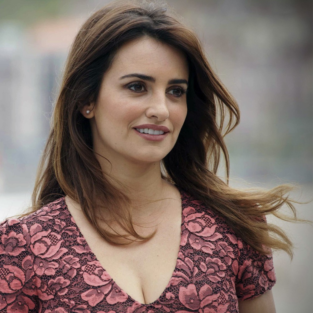 Fondo de pantalla Penelope Cruz Smiling 1024x1024